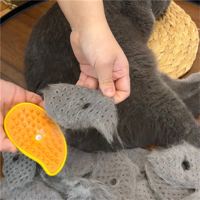 3-In-1 Steaming Pet Brush